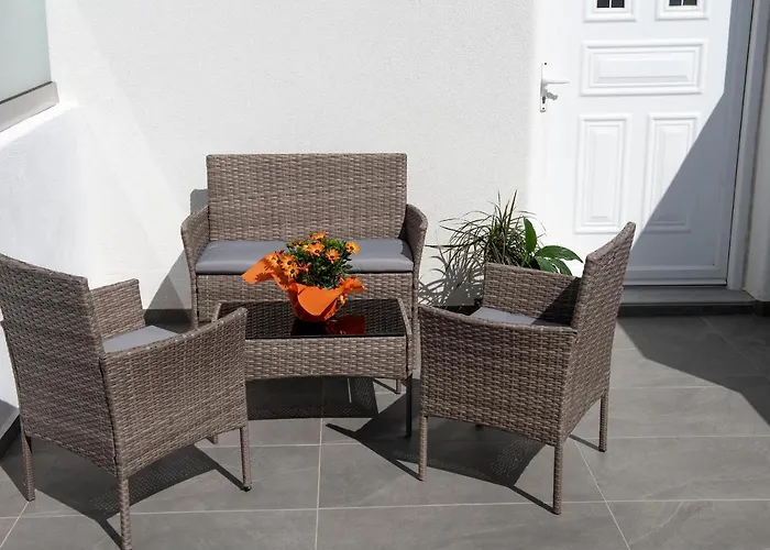 Litmus * Fira (Santorini)