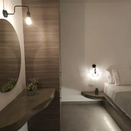 Litmus Apartment Fira (Santorini)