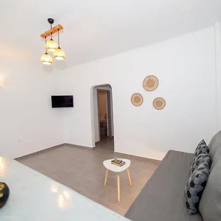 Litmus Apartment Fira (Santorini)