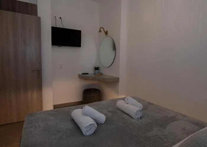 Litmus Daire Fira (Santorini)